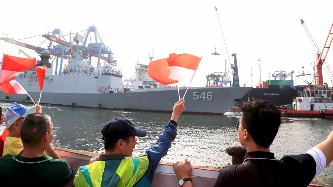 海軍艦艇編隊技術(shù)停靠印度尼西亞