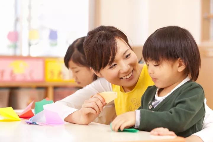 湖北一幼兒園老師對孩子動粗