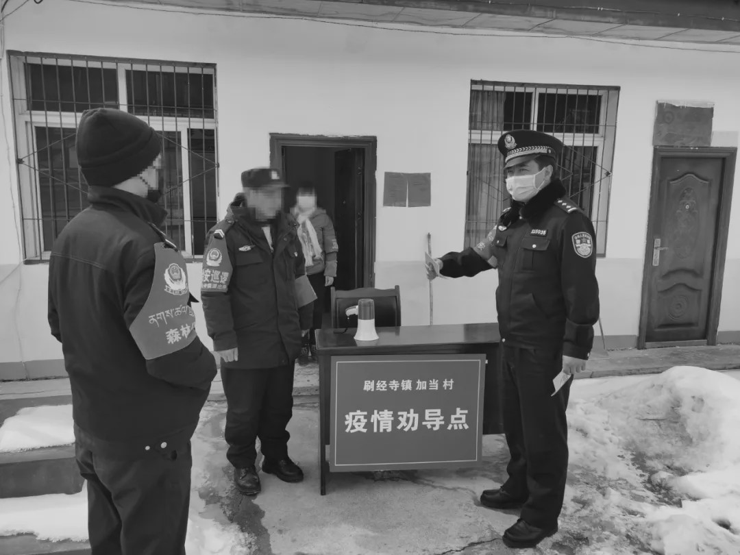 民警犧牲 2歲兒子在墓前喊爸起來