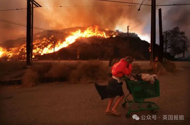 美國加州山火現(xiàn)“火龍卷”