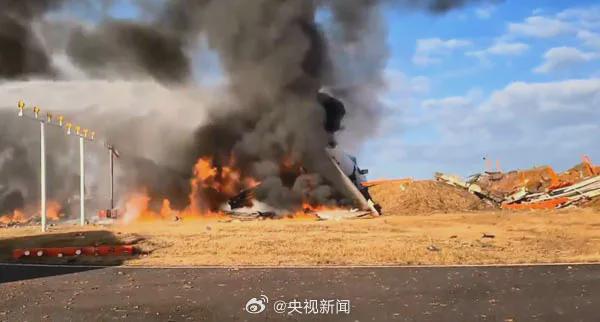 韓國(guó)客機(jī)起火28人死亡