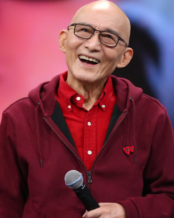 91歲游本昌秒變濟(jì)公敲鐘送祝福