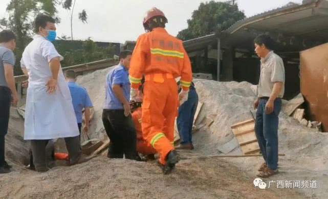 西藏一名地震遭埋壓兒童被救出