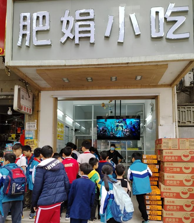 肥娟小吃店恢復(fù)營業(yè) 門口擠滿小學(xué)生