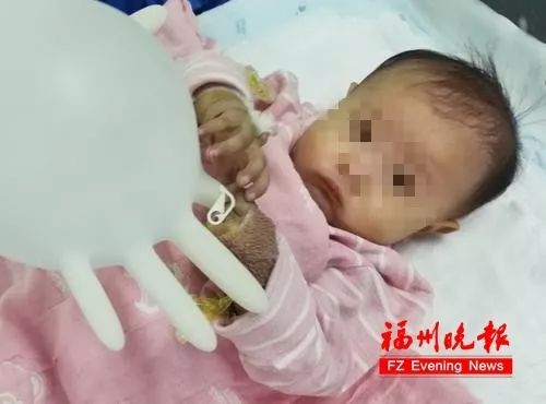 女?huà)雰商炜摁[不止竟頭發(fā)絲繞腳趾