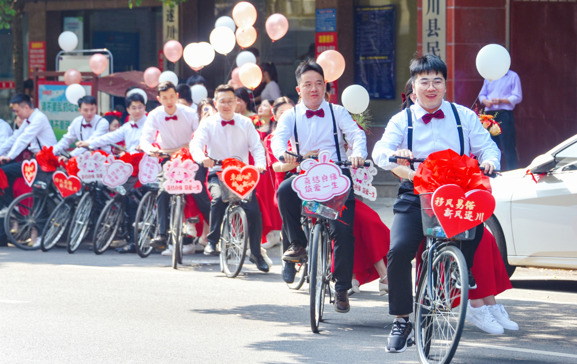 老澳門開獎(jiǎng)網(wǎng)站,新人結(jié)婚女方嫁妝塞滿一貨車