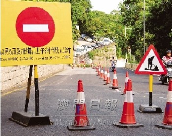 二四六好彩精選澳門八百圖庫(kù),19歲女生被扔高速 司機(jī)被行拘