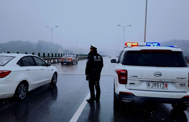 開(kāi)獎(jiǎng)結(jié)果,湖南一轎車(chē)沖出道路墜江致4人遇難